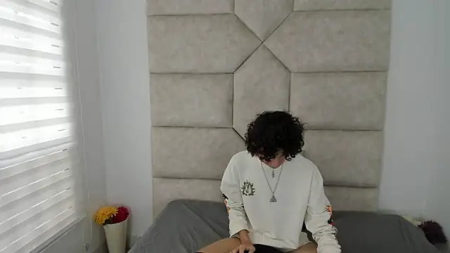 Scaarlett 22  online show from October 15, 2025, 5:35 pm