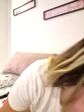 Zoe riivas online show from April 18, 2026, 11:03 am