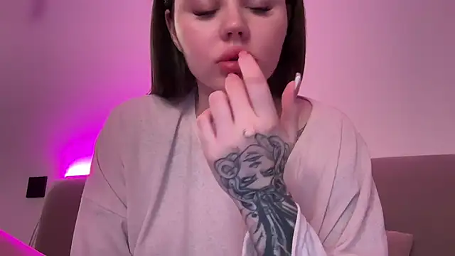 AlmaryKim online show from March 21, 2026, 9:07 pm