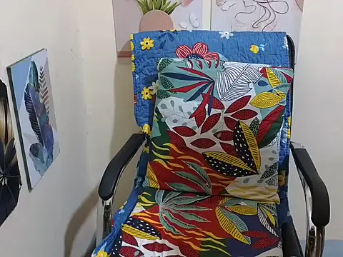 Snapshot of Sweetest_Zara18xx chatting on November 4, 2025, 9:36 pm Sweetest Zara18xx online show from November 4, 2025, 9:36 pm