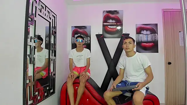 VERY HOT GUYS online show from November 26, 2025, 2:34 am