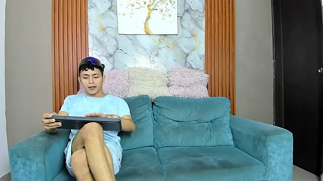 VERY HOT GUYS online show from May 17, 2026, 7:17 am