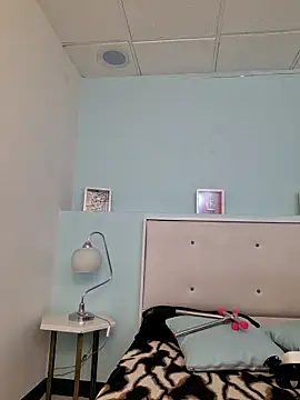 annyaparis online show from October 14, 2025, 2:18 pm