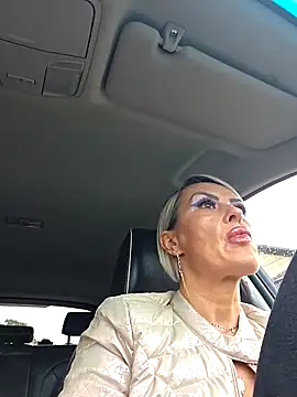 KirraWhite online show from November 7, 2025, 6:13 am