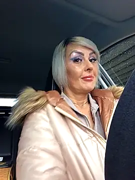 KirraWhite online show from November 9, 2025, 6:23 am