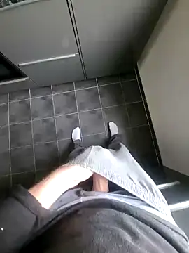 rezzzze online show from November 13, 2025, 11:42 am