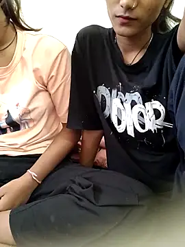 Unique girls90 online show from December 17, 2025, 9:04 am