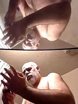 DeeBestEver online show from December 4, 2025, 10:40 pm