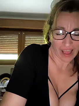 Snapshot of Fifi83Bell chatting on March 7, 2026, 2:25 pm Fifi83Bell online show from March 7, 2026, 2:25 pm