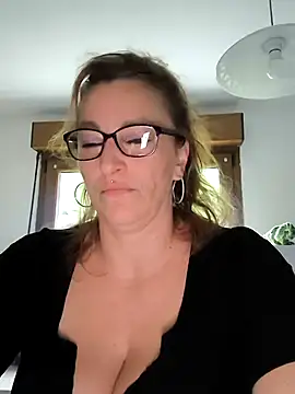 Snapshot of Fifi83Bell chatting on March 20, 2026, 4:34 pm Fifi83Bell online show from March 20, 2026, 4:34 pm