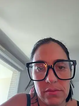 LaPetiteKim online show from April 14, 2026, 12:00 pm