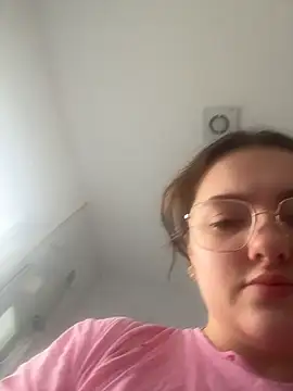 Snapshot of Victoria6989 chatting on February 16, 2026, 3:52 pm Victoria6989 online show from February 16, 2026, 3:52 pm