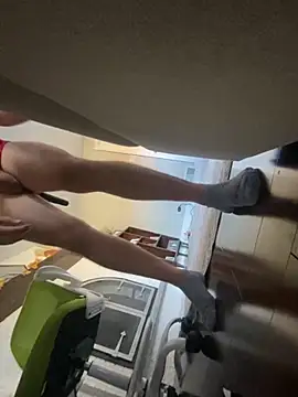 Snapshot of daddyshark83 chatting on November 6, 2025, 3:24 pm daddyshark83 online show from November 6, 2025, 3:24 pm