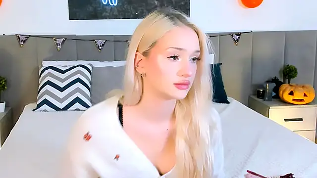 SugarWhisper online show from October 31, 2025, 4:41 pm