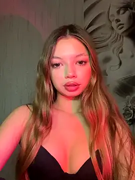 Snapshot of _Siennaaa_ chatting on October 6, 2025, 7:44 pm  Siennaaa  online show from October 6, 2025, 7:44 pm