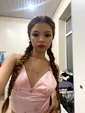Snapshot of _Siennaaa_ chatting on October 10, 2025, 9:25 pm  Siennaaa  online show from October 10, 2025, 9:25 pm