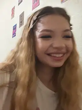 Snapshot of _Siennaaa_ chatting on October 11, 2025, 9:02 pm  Siennaaa  online show from October 11, 2025, 9:02 pm