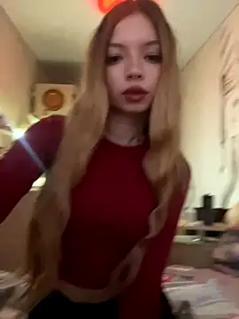 Snapshot of _Siennaaa_ chatting on October 20, 2025, 2:39 pm  Siennaaa  online show from October 20, 2025, 2:39 pm