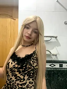 Snapshot of _Siennaaa_ chatting on October 25, 2025, 8:47 pm  Siennaaa  online show from October 25, 2025, 8:47 pm