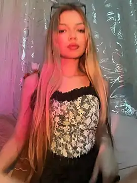  Siennaaa  online show from March 8, 2026, 10:24 pm