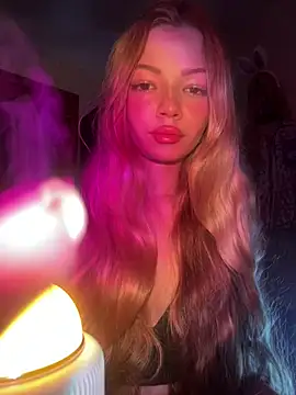  Siennaaa  online show from March 19, 2026, 8:46 pm