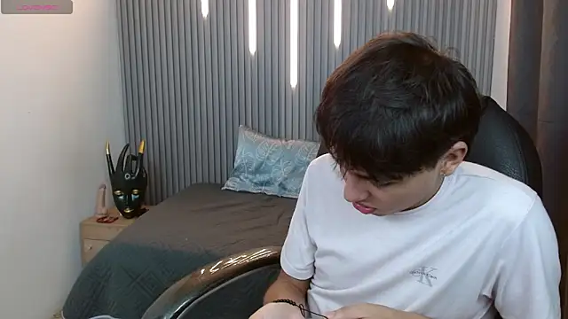 StiwenTwink online show from March 18, 2026, 9:40 pm