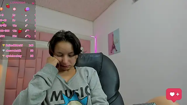 Klaret Toy online show from November 7, 2025, 12:49 pm