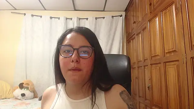 Venus cat  online show from May 17, 2026, 2:20 am