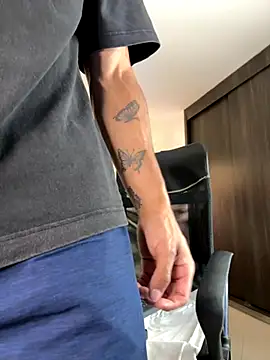 DanteeStone online show from October 4, 2025, 3:43 pm