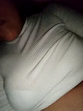 Snapshot of madeelinee chatting on October 2, 2025, 5:25 am madeelinee online show from October 2, 2025, 5:25 am