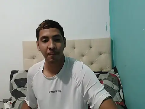 Snapshot of Kiarayalex chatting on October 5, 2025, 12:53 am Kiarayalex online show from October 5, 2025, 12:53 am