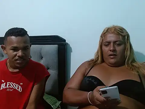 Snapshot of Kiarayalex chatting on October 15, 2025, 5:51 am Kiarayalex online show from October 15, 2025, 5:51 am