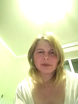 Snapshot of Masha412111 chatting on February 20, 2026, 9:48 pm Masha412111 online show from February 20, 2026, 9:48 pm