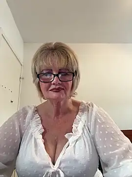 Snapshot of BoloshkaBlonda chatting on June 19, 2026, 4:22 pm BoloshkaBlonda online show from June 19, 2026, 4:22 pm