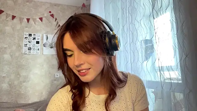 TeresitaLish online show from October 8, 2025, 2:14 pm