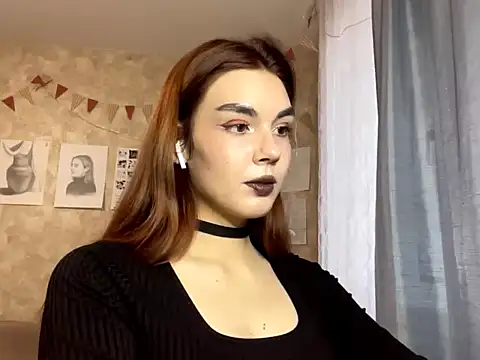 TeresitaLish online show from October 16, 2025, 2:07 pm