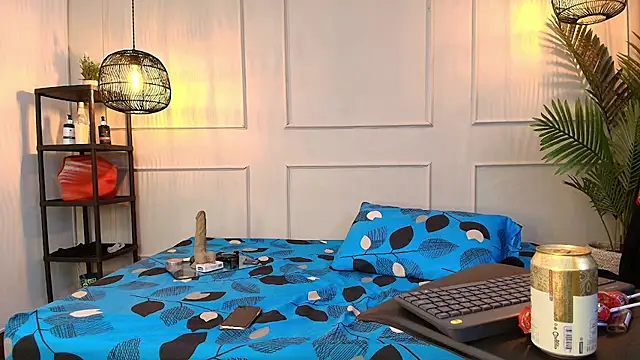 fkenneth macias online show from October 19, 2025, 2:56 am