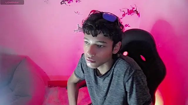 Im david02 online show from October 22, 2025, 1:44 pm