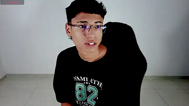 Im david02 online show from April 6, 2026, 1:01 pm