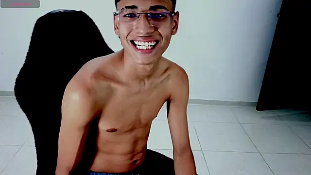 Im david02 online show from April 11, 2026, 4:00 pm