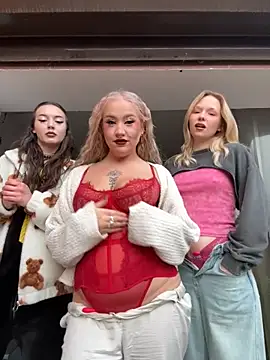 RollDolls online show from November 30, 2025, 5:11 am