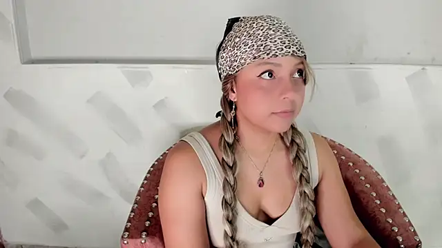 Snapshot of Molly_Logan chatting on February 12, 2026, 10:05 pm Molly Logan online show from February 12, 2026, 10:05 pm