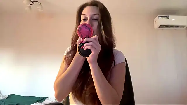 Snapshot of Nayra_flash chatting on October 20, 2025, 12:05 pm Nayra flash online show from October 20, 2025, 12:05 pm