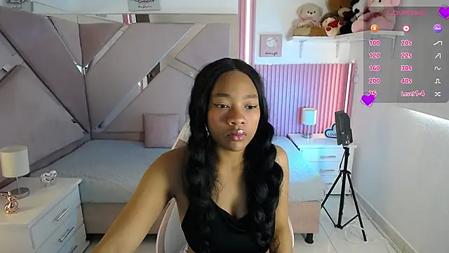 Snapshot of Charlotte_ebony_ chatting on October 9, 2025, 1:09 pm Charlotte ebony online show from October 9, 2025, 1:09 pm