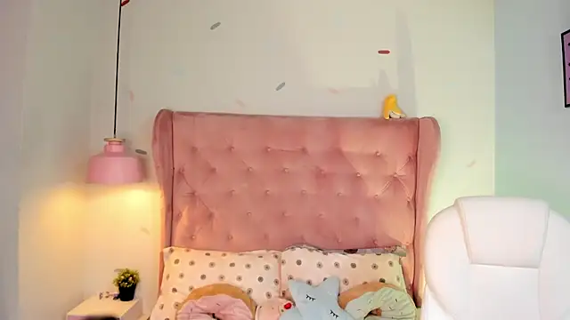 Vanelope evanss online show from November 15, 2025, 12:56 pm