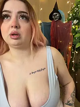 KellyMoors online show from November 6, 2025, 1:39 am