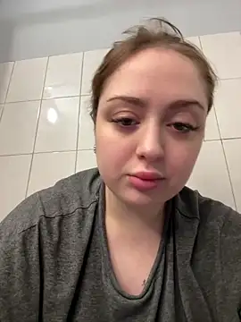 KellyMoors online show from December 2, 2025, 8:19 am