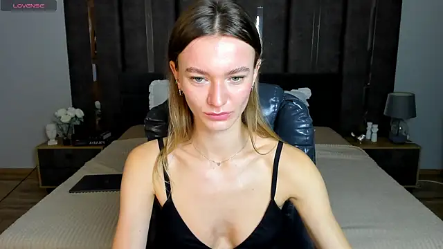 Snapshot of EvaToniz chatting on October 8, 2025, 1:14 am EvaToniz online show from October 8, 2025, 1:14 am