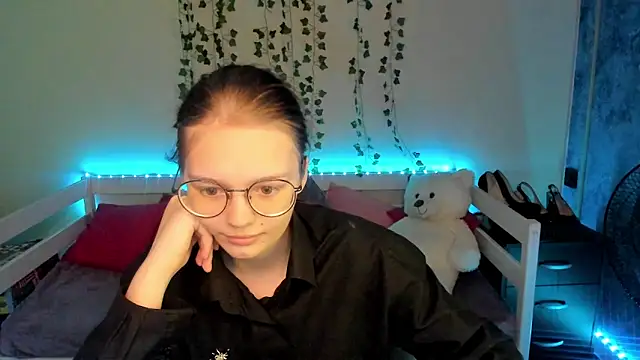 shy elina01 online show from October 4, 2025, 10:02 am