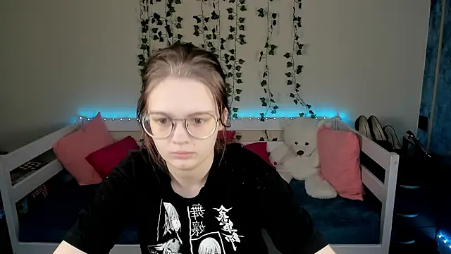 shy elina01 online show from October 13, 2025, 10:26 am